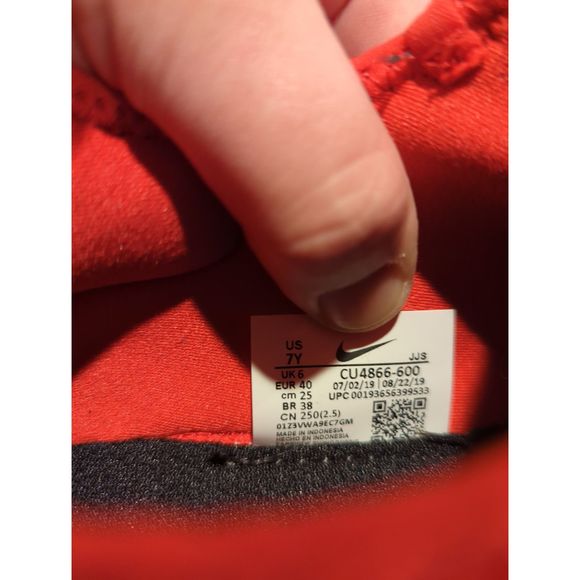 Brand New Red Nike React Presto, size 7 Youth - Picture 3 of 5